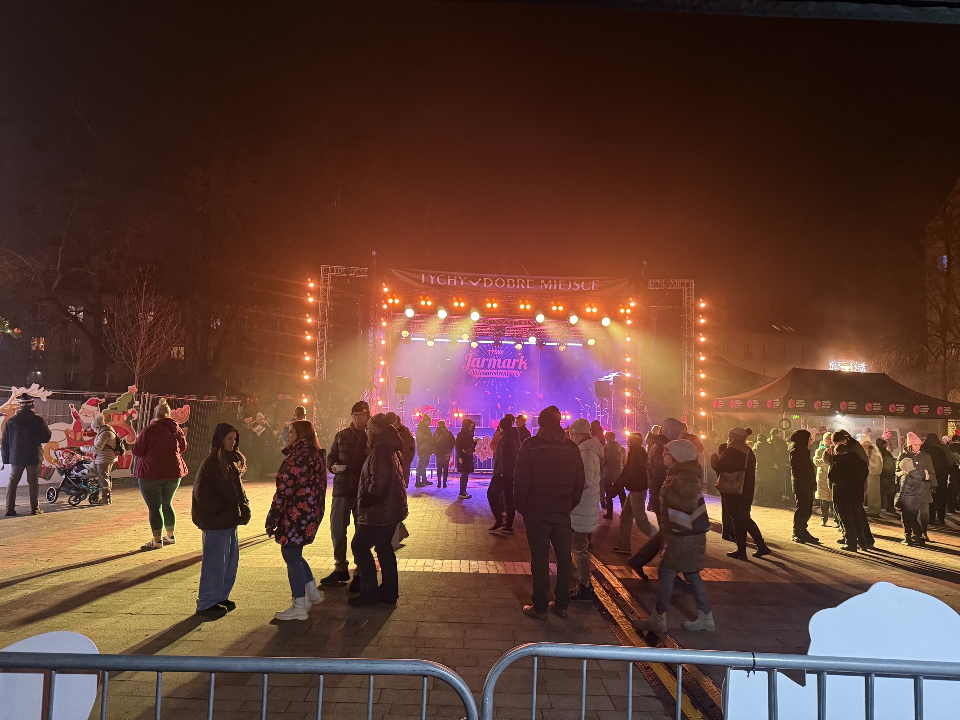 Koncert wieczorny na Jarmarku Bożonarodzeniowym w Tychach