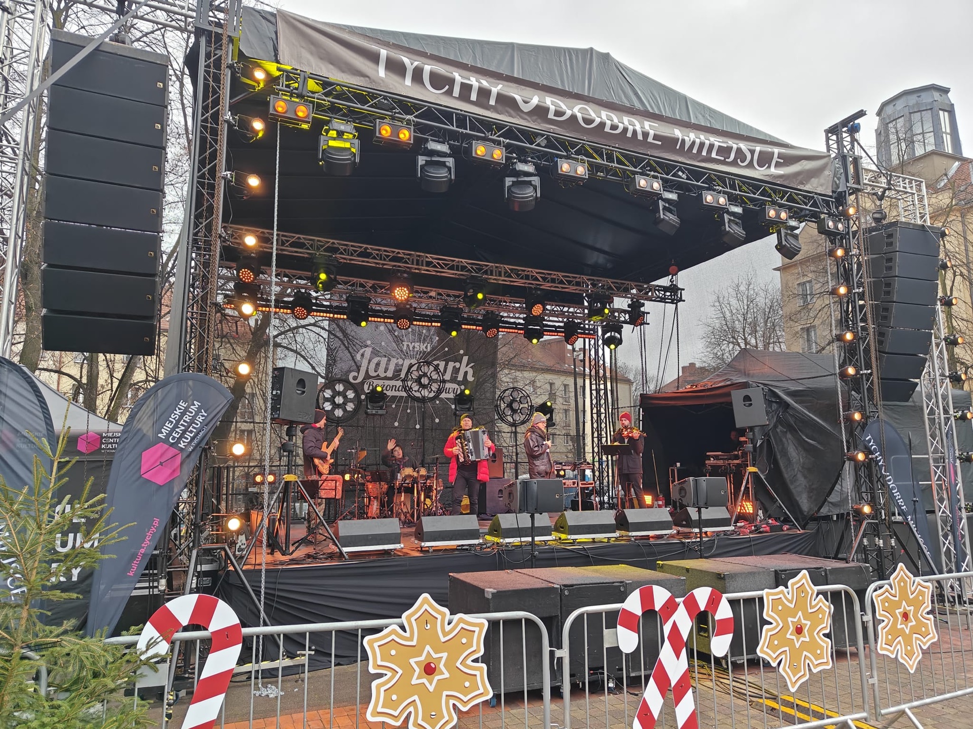 Koncert zespołu na Jarmarku Bożonarodzeniowym w Tychach