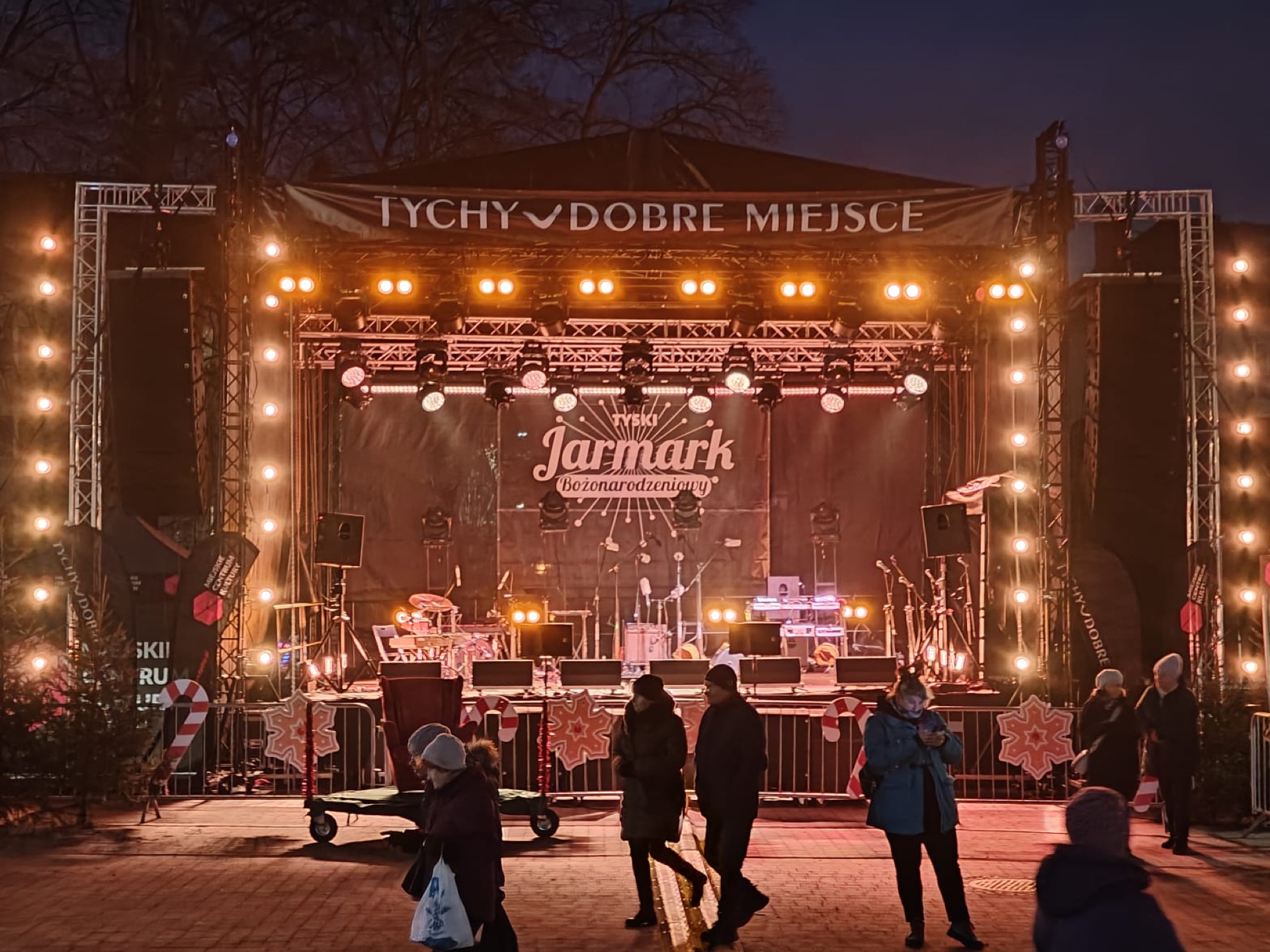 Wieczór na Jarmarku Bożonarodzeniowym w Tychach